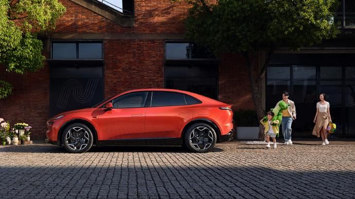 蔚来的高端智能SUV乐道L60正式上市，21.99万赶超Model Y