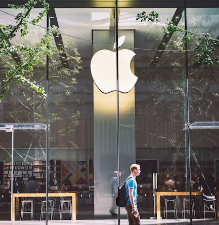 iPhone 16系列生产订单增加至340万部，富士康员工薪酬创纪录高