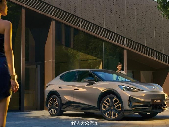 大众新款车上万众瞩目，金色LOGO依旧发光！