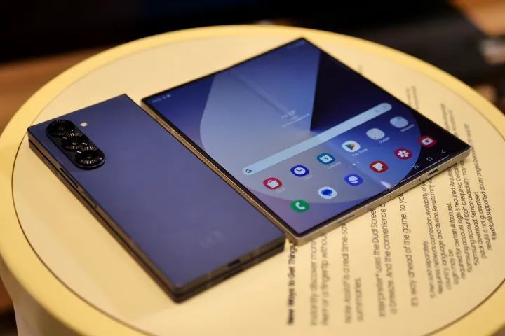 三星Galaxy Z Fold6首次启用折叠并支持注册指纹，折叠新功能曝光