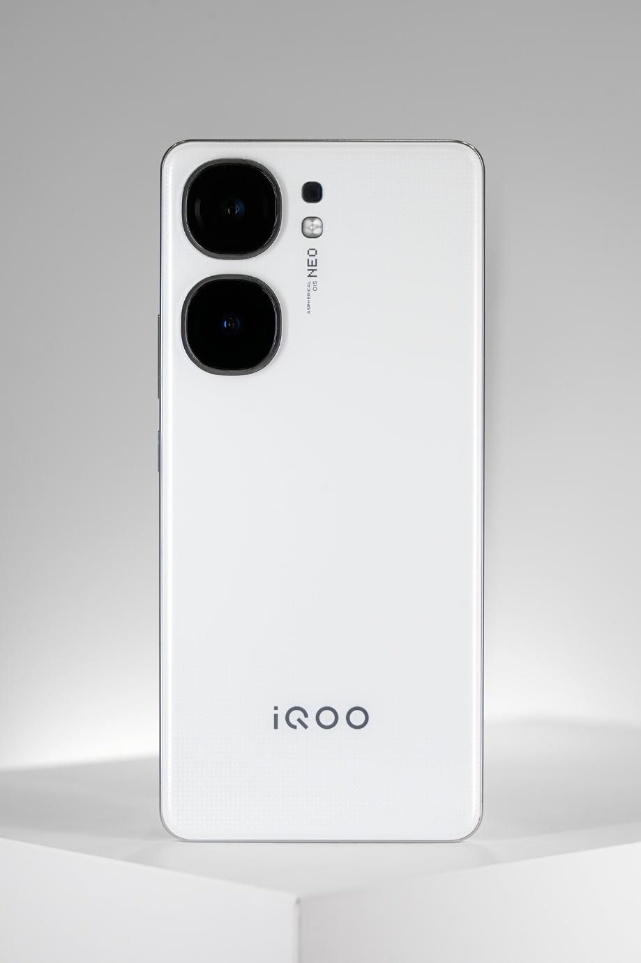 新科世代智能生活第一台，iqoo Neo9s Pro+到底值得拥有吗?