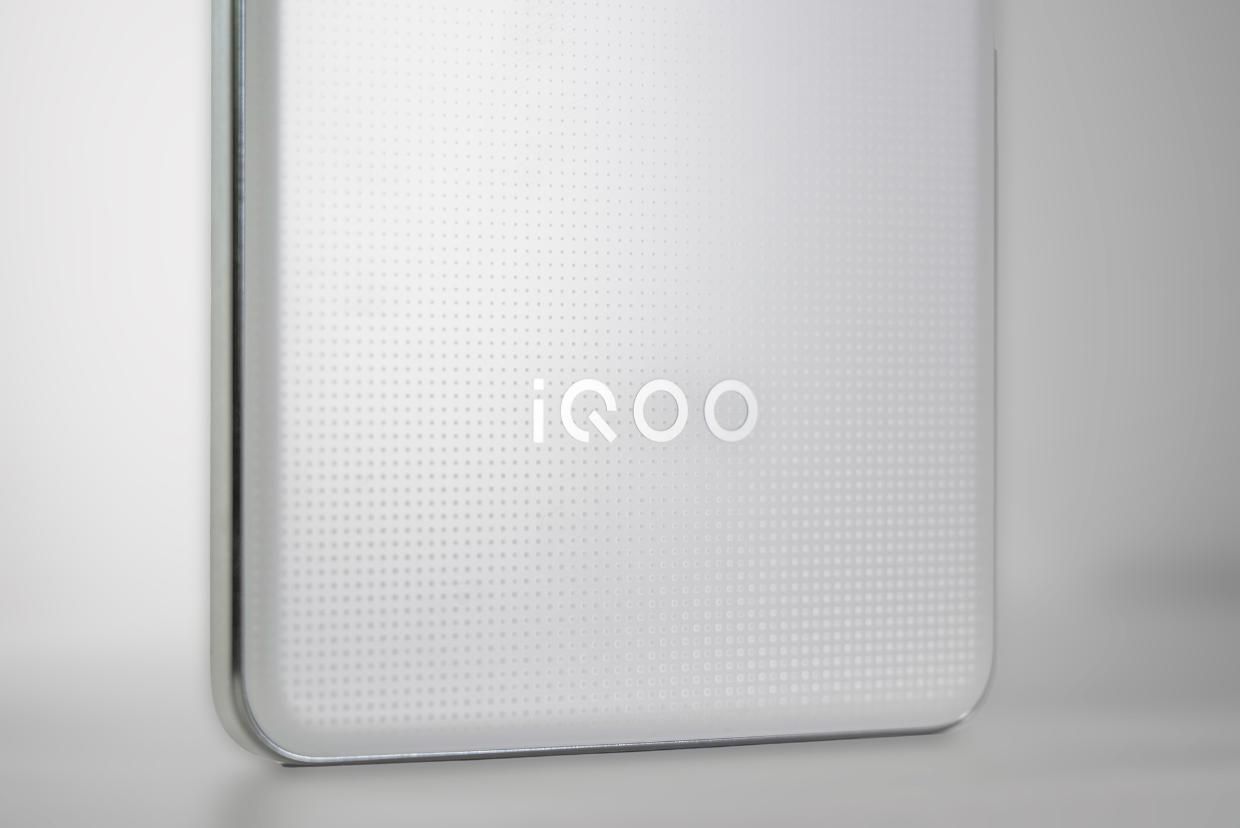 新科世代智能生活第一台，iqoo Neo9s Pro+到底值得拥有吗?
