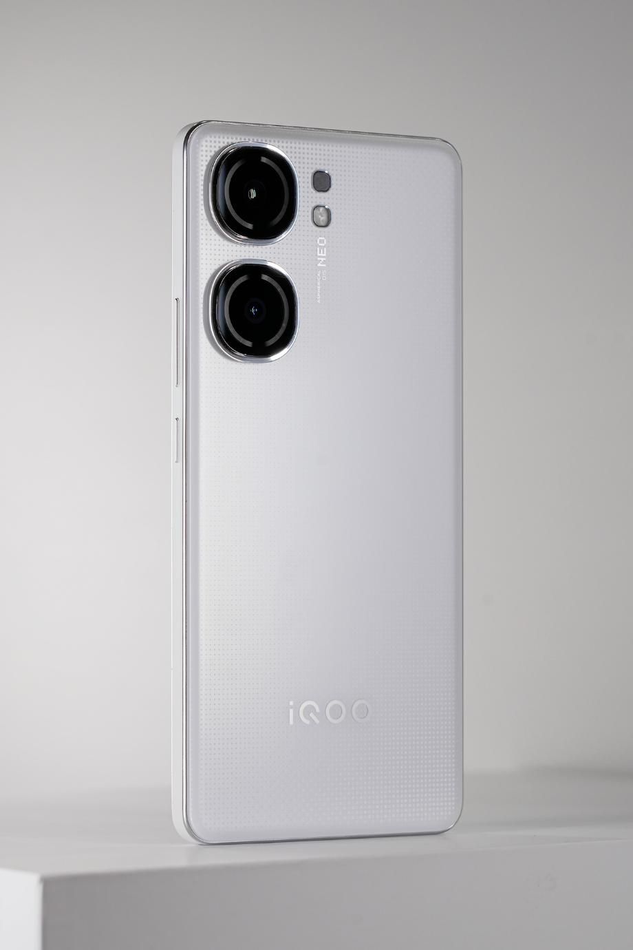 新科世代智能生活第一台，iqoo Neo9s Pro+到底值得拥有吗?