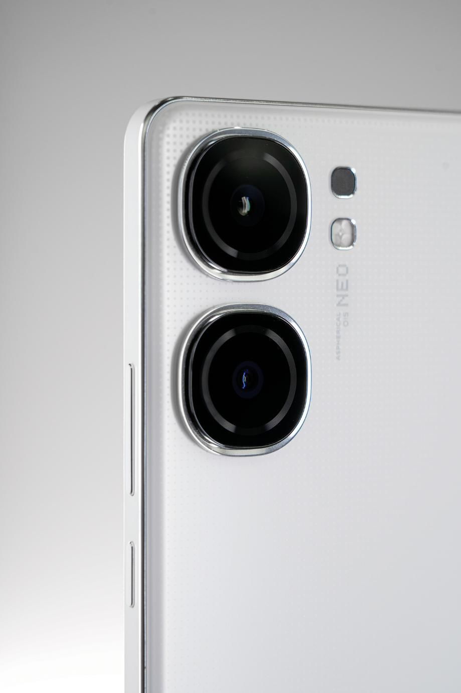 新科世代智能生活第一台，iqoo Neo9s Pro+到底值得拥有吗?