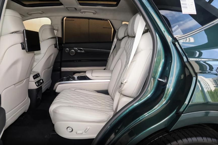 全系2.5T8AT豪华SUV，长5米多座椅带6/7坐位，让你驾驶无忧无虑
