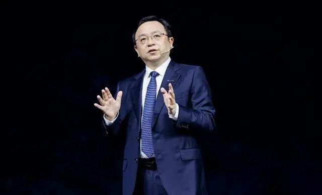 新能源崛起，轿车销量与比亚迪齐飞，吉利调整战略海外市场。