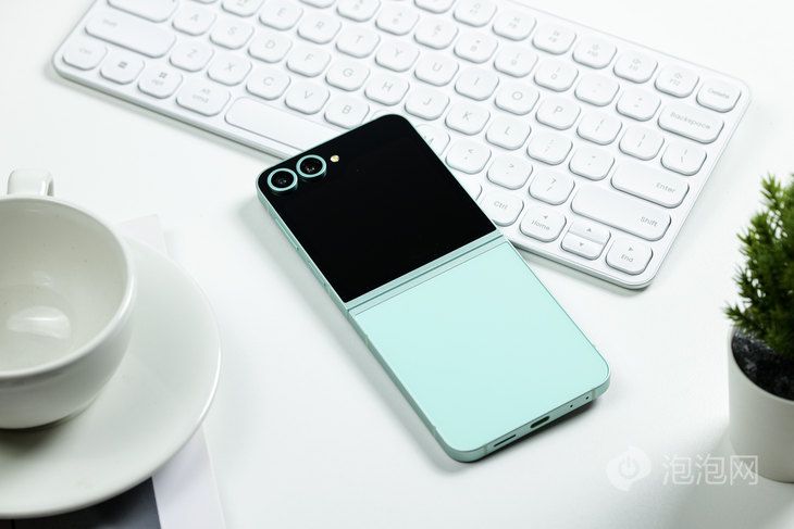 三星Galaxy Z Flip6解锁全新高度质感与外观！