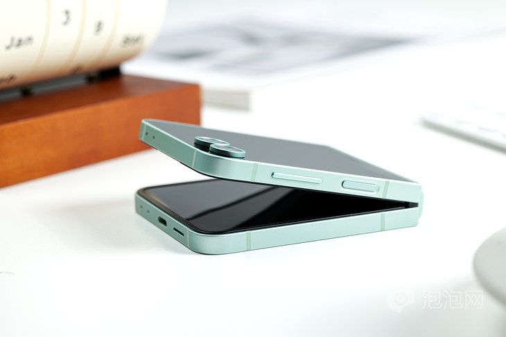 三星Galaxy Z Flip6解锁全新高度质感与外观！