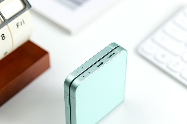 三星Galaxy Z Flip6解锁全新高度质感与外观！
