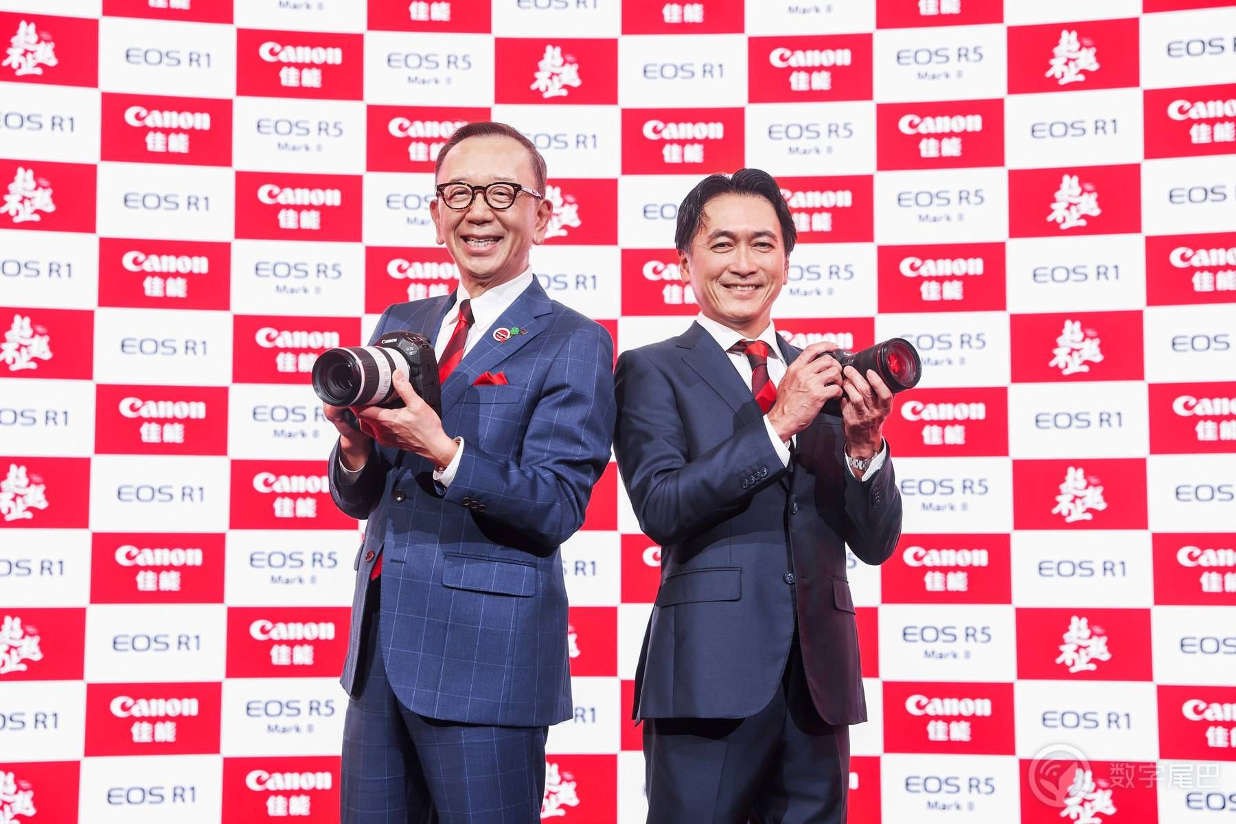 佳能发布新微单，EOS R1/5马克2号