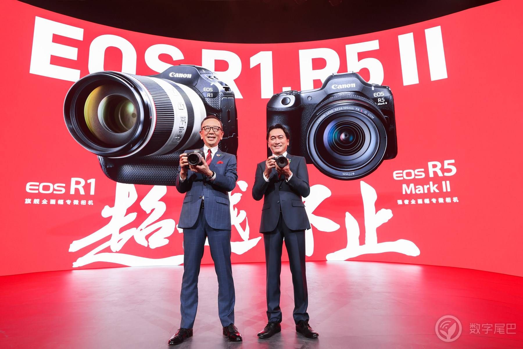 佳能发布新微单，EOS R1/5马克2号