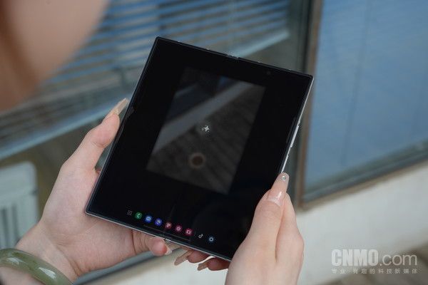 三星Z Fold6折叠大屏新设计，AI体验升级易用