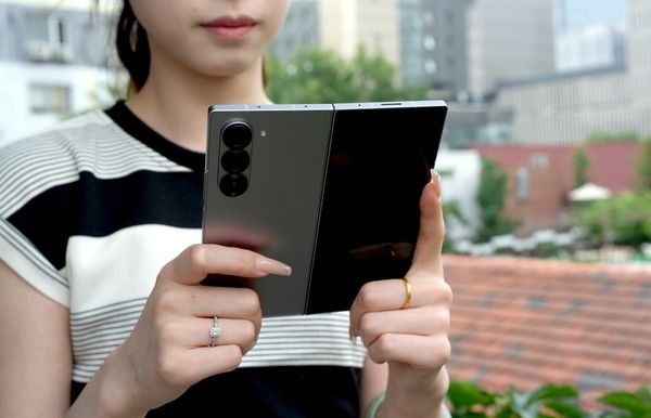 三星Z Fold6折叠大屏新设计，AI体验升级易用