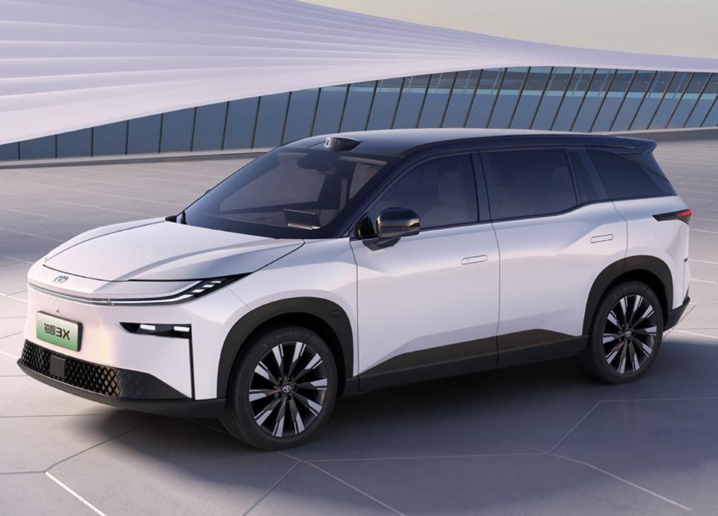 丰田新款车型曝光，有轨电车、油罐车等！