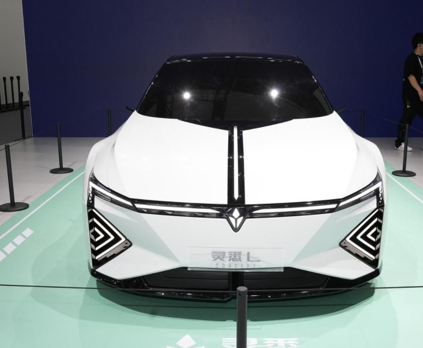丰田新款车型曝光，有轨电车、油罐车等！