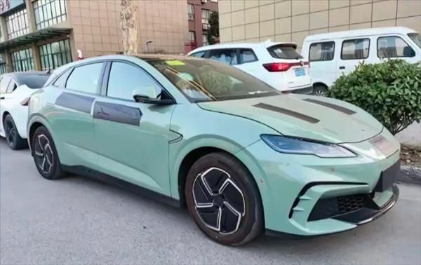 海豹06 GT 精彩曝光，高性能运动小钢炮！