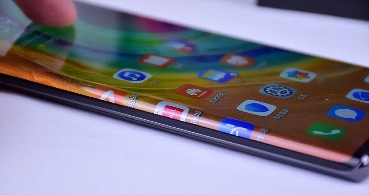 华为改正“错误”：Mate50系列瀑布屏消失了，微曲面正式上线？ 