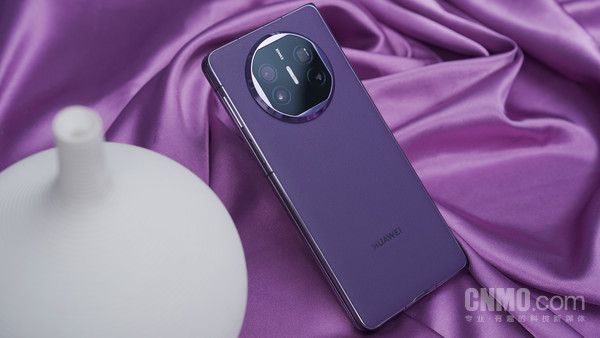 华为Mate X5上手：御风而来 是争气机也是&ldquo;勾魂机&rdquo;