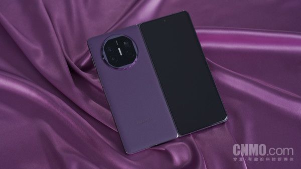 华为Mate X5上手：御风而来 是争气机也是&ldquo;勾魂机&rdquo;