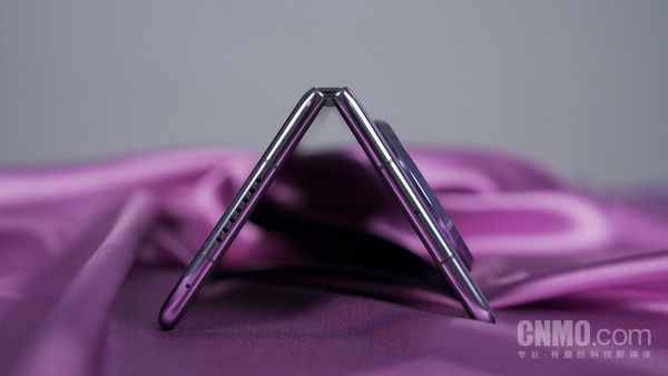 华为Mate X5上手：御风而来 是争气机也是&ldquo;勾魂机&rdquo;