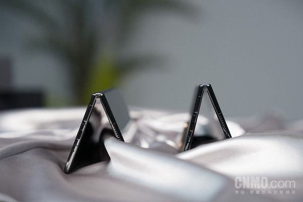 荣耀Magic V2评测：以轻薄驭极致 手机从一部变&ldquo;一片&rdquo;