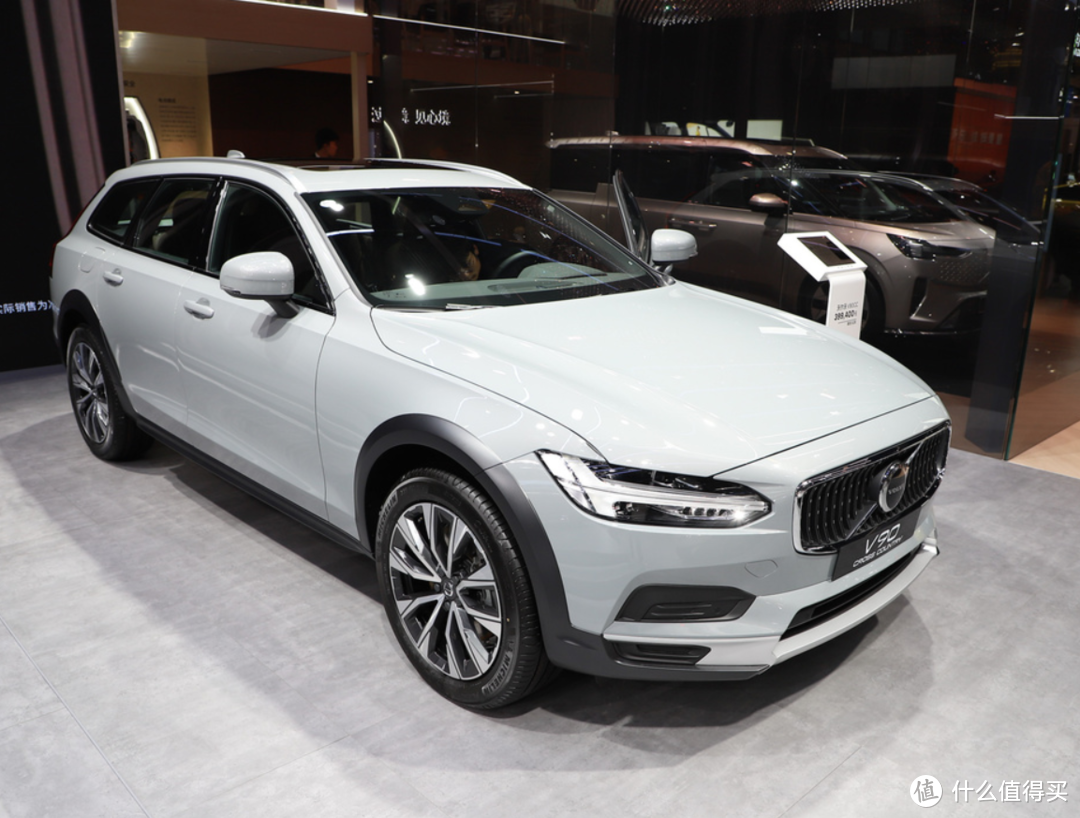 38.44 万元的豪华旅行车——沃尔沃 V90 