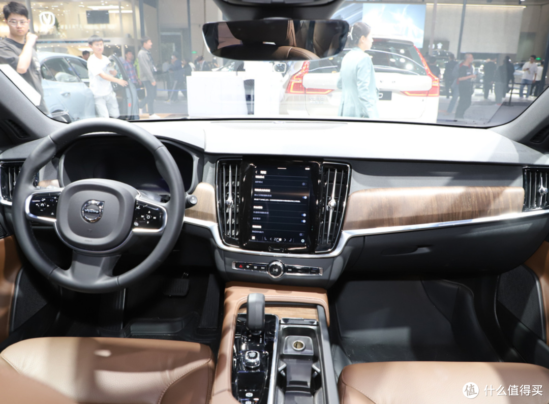 38.44 万元的豪华旅行车——沃尔沃 V90 