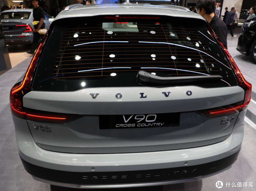 38.44 万元的豪华旅行车——沃尔沃 V90 