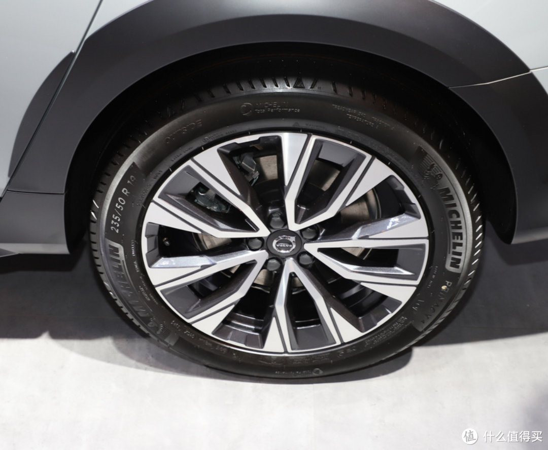 38.44 万元的豪华旅行车——沃尔沃 V90 