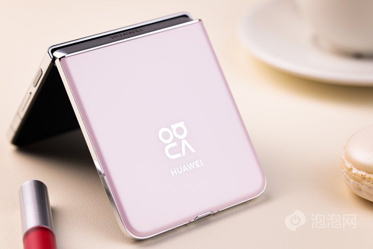 华为 nova Flip：引领打破传统审美的小折叠潮流体验 