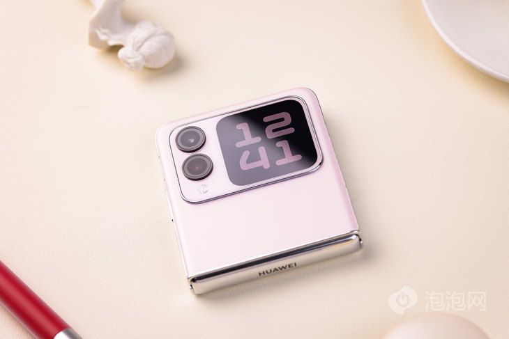 华为 nova Flip：引领打破传统审美的小折叠潮流体验 