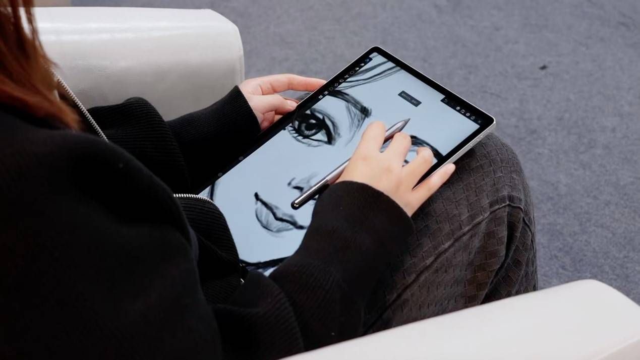 AI赋能创作新体验，联想YOGA Pad Pro AI元启版引领智能办公变革