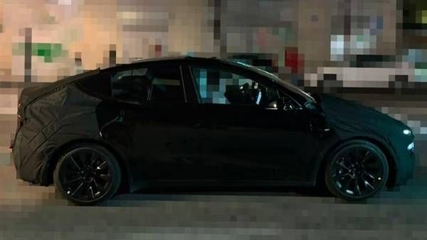 这么丑的灯,特斯拉 Model Y 焕新版要来了? 这么丑的灯,特斯拉 Model Y 焕新版要来了?