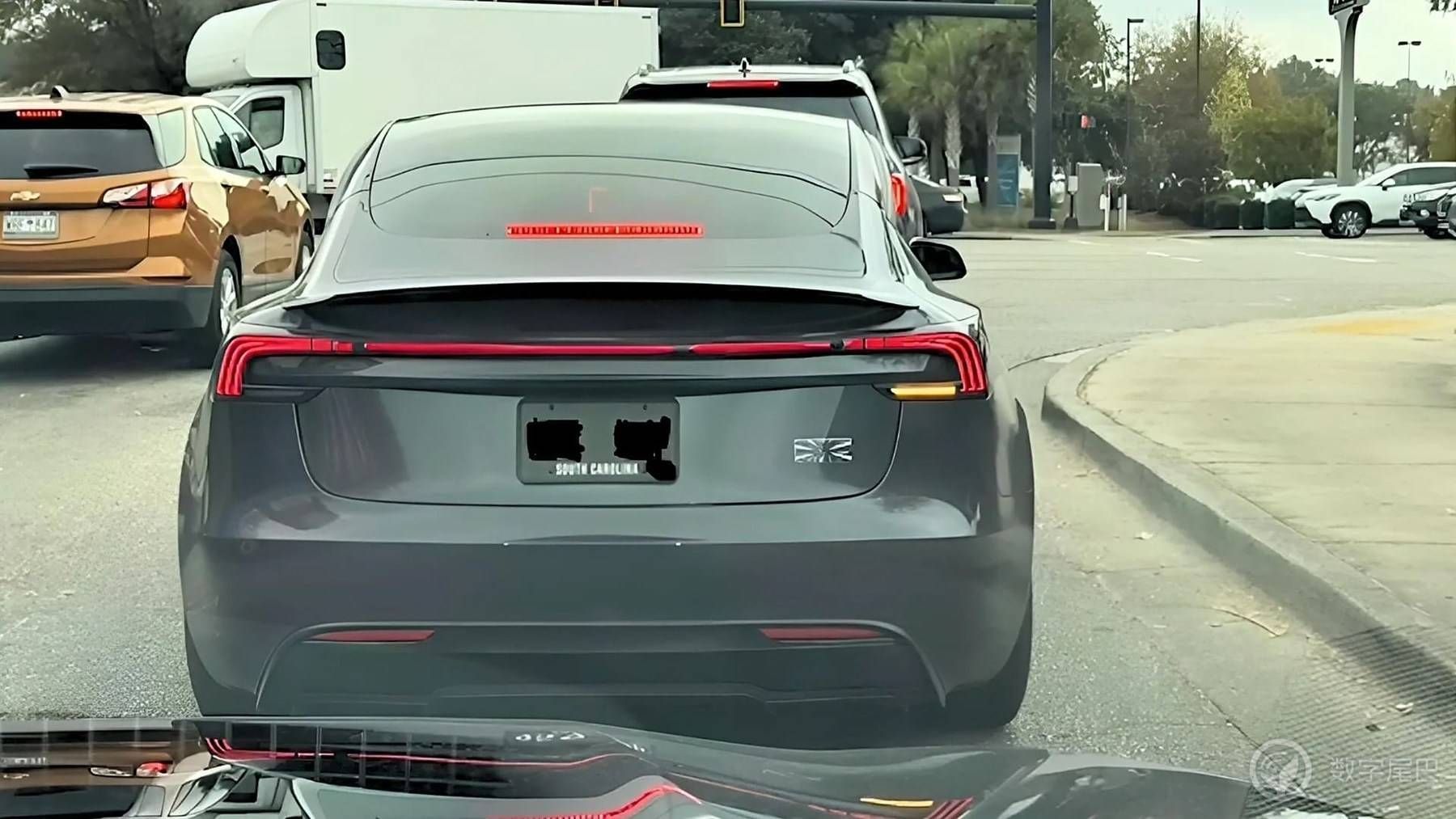 这么丑的灯，特斯拉 Model Y 焕新版要来了？