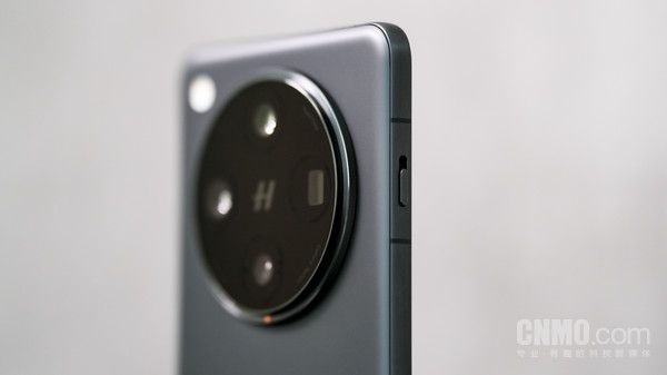 OPPO Find X8 Pro：轻巧的AI影像旗舰 氛围感抓拍神器助你即刻开拍