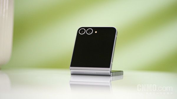三星Galaxy Z Fold6/Z Flip6：高颜值且有&ldquo;AI&rdquo;的折叠屏