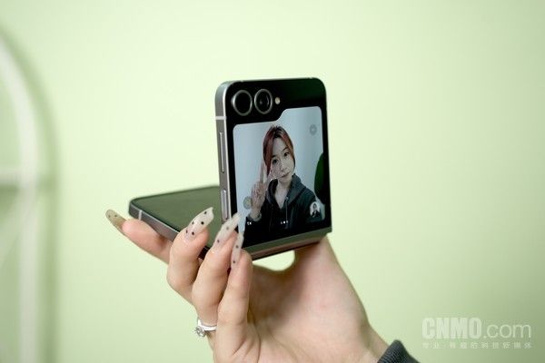 三星Galaxy Z Fold6/Z Flip6：高颜值且有&ldquo;AI&rdquo;的折叠屏