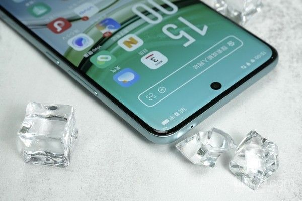 vivo Y300 Pro：6500mAh+微曲屏 打造新一代&ldquo;越级引领者&rdquo;
