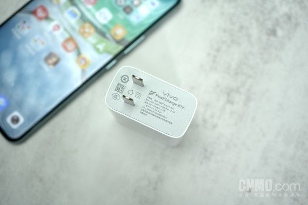 vivo Y300 Pro：6500mAh+微曲屏 打造新一代&ldquo;越级引领者&rdquo;