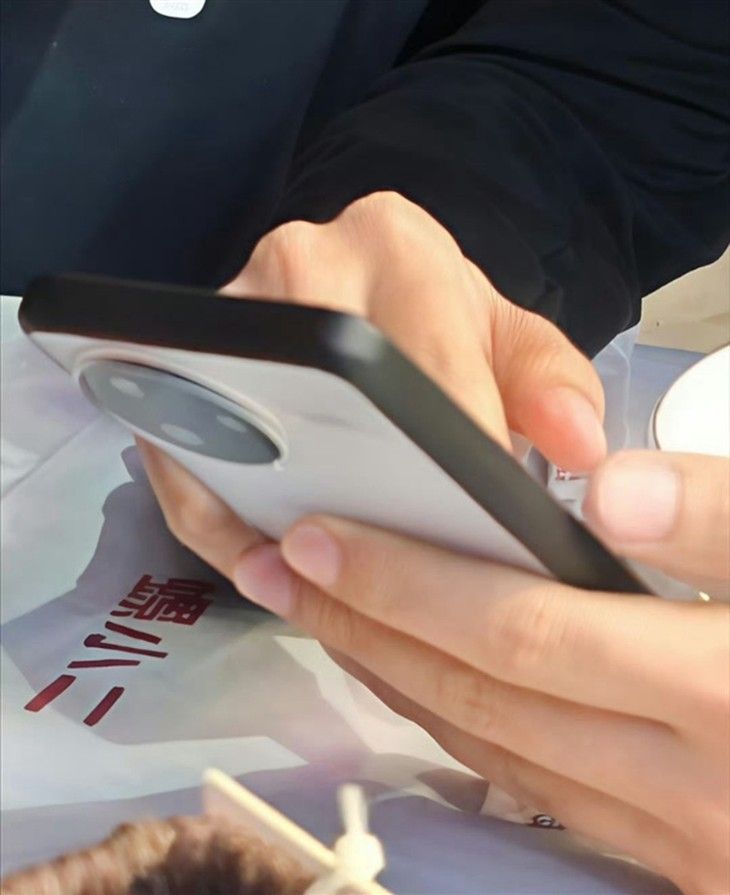 与Civi系列合并了？Redmi K80手机外观被泄漏