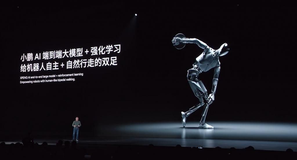 430km 纯电续航的增程动力 + 自研 AI 芯片 +AIOS，小鹏的 2025 能否「起飞」？