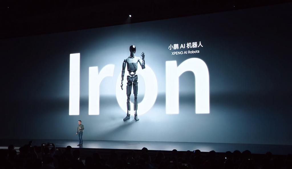 430km 纯电续航的增程动力 + 自研 AI 芯片 +AIOS，小鹏的 2025 能否「起飞」？